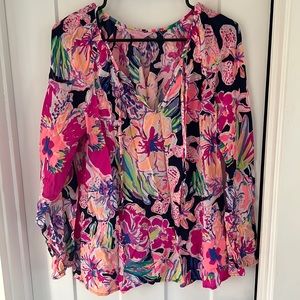 Excellent used condition Lilly Pulitzer Willa top in “Tipping Point”